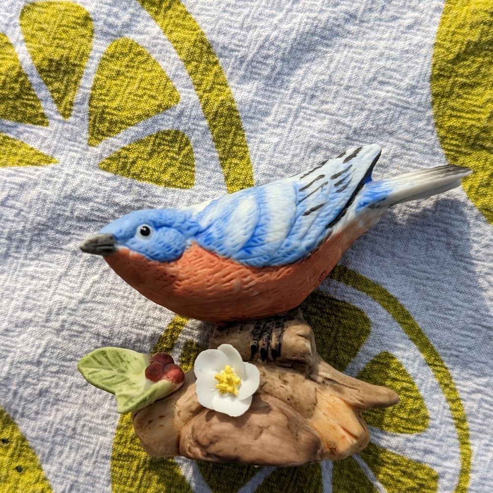 Lefton 1987 Bluebird on Branch w/ White Flower and Red Berries 06070